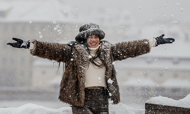 OBRAZEM: Běžky v oboře Hvězda, rohačky v Záhoří. Sníh a led si užívá celé Česko