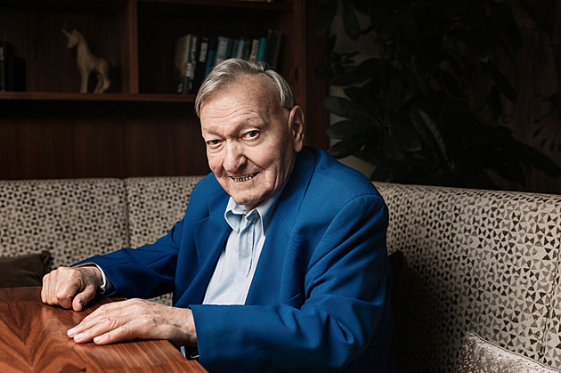 Zpopularizoval UFO, hitem se stala hned jeho prvotina. Zemřel Erich von Däniken