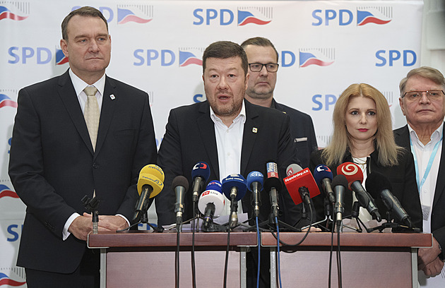 Opozice zkouší sesadit Okamuru. Nemůže vystupovat jako mluvčí Kremlu, řekl Havel