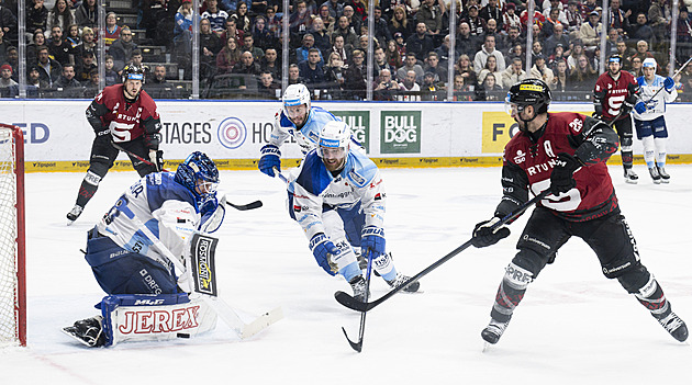 Sparta Kometu dvojnásobně přestříla, ale stejně padla. V oslabení rozhodl Zábranský