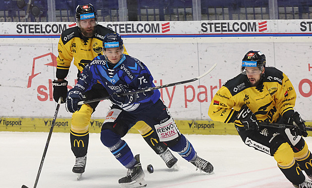 ONLINE: Pardubice prohrávají v Boleslavi, Třinec brzy vede v Liberci