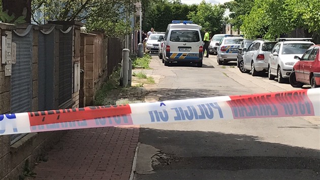 Nůž se ženě zabodl do stehna. Partnerskou rozepři v Jičíně nepřežila