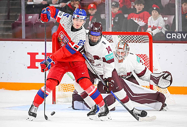 Mezi chlapy je hokej silovější, to mě baví trochu víc, říká stříbrný junior Hoch