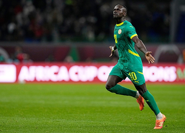 Kluk z plakátu proti štědrému mazákovi. Kdo se stane fotbalovým králem Afriky?