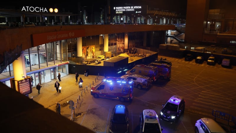 Tragická srážka vlaků ve Španělsku: 21 lidí zemřelo, desítky osob utrpěly zranění