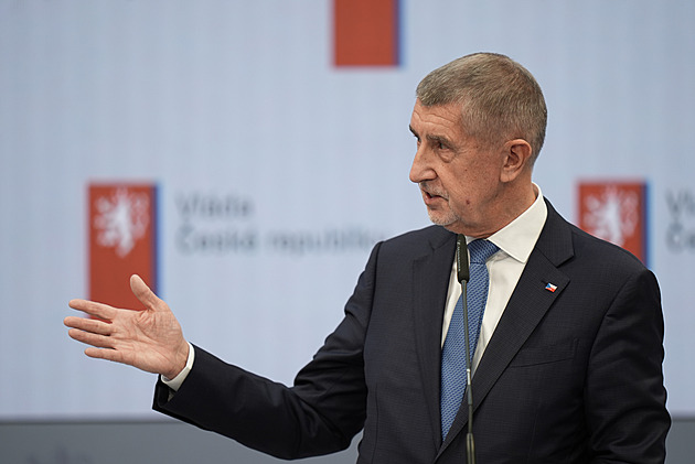 Babiš řekl, že si koupil globus kvůli sporu o Grónsku. Preferuje dohodu v NATO