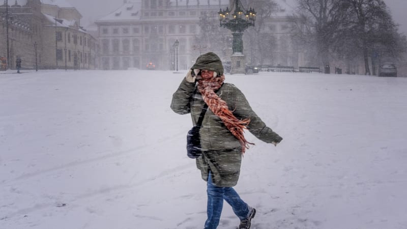 VÝSTRAHA: Česko zasáhne vítr o síle vichřice. Nebezpečí potrvá desítky hodin