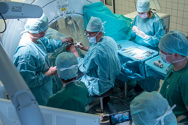 Pacient žil roky v zajetí těžkých obsesí a rituálů, pomohla moderní stimulace mozku