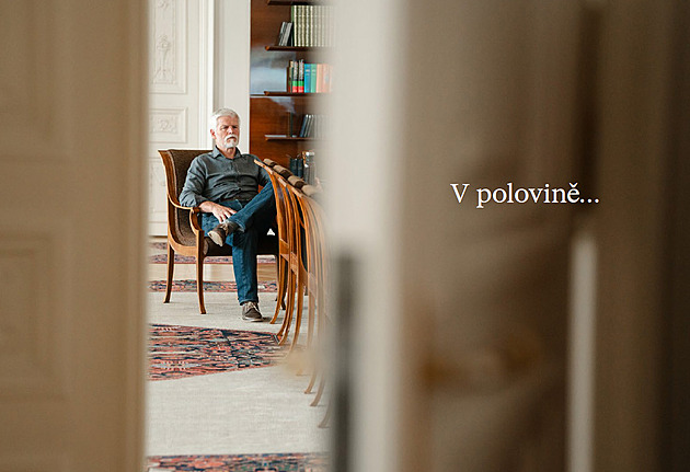 Někdy těžko usínám a schází mi být sám sebou, odhaluje prezident v ročence