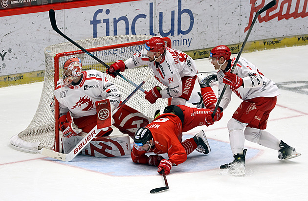 Dosáhne Třinec na postup? Nevymýšlet, hrát systémově a věřit, velí zadák Adámek