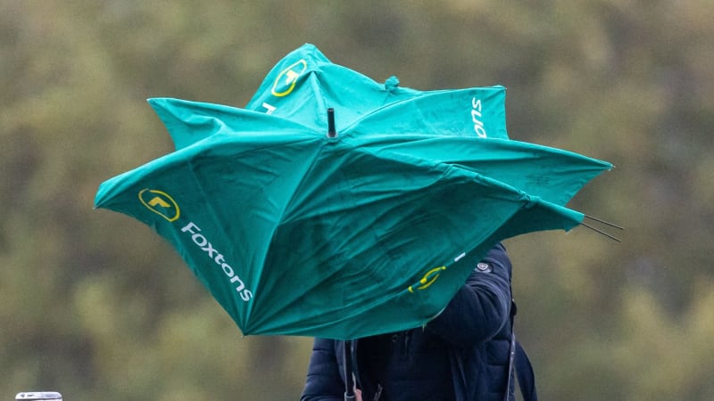 VÝSTRAHA: V Česku udeří vichřice o síle až 90 km/h. Nebezpečí platí pro sedm krajů