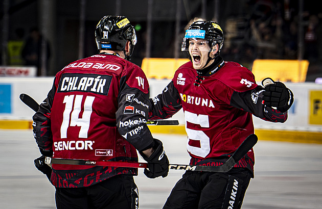 ONLINE: Spartu s Plzní čeká prodloužení. Pardubice získaly proti Kometě mečbol