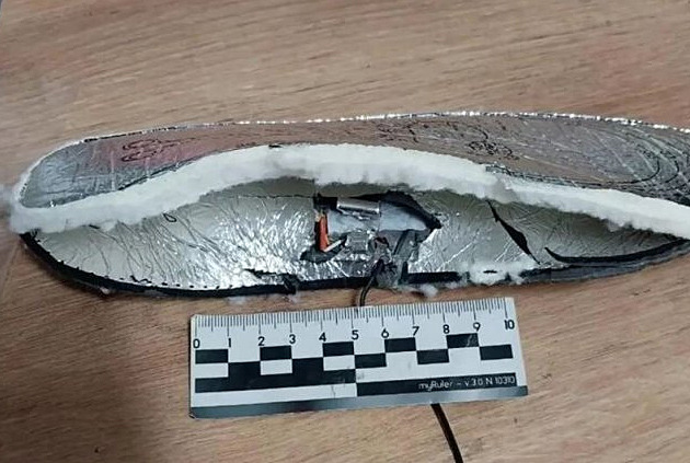 Ukrajinci poslali ruským vojákům výbušné vložky do bot. Maskovali je jako charitu