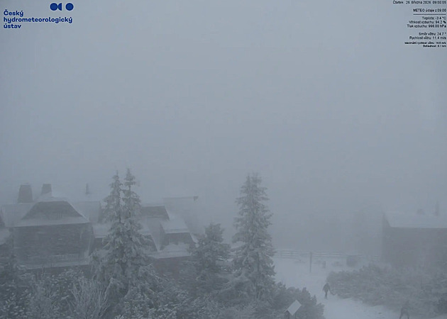Části Česka zasypává sníh. V Jeseníkách napadlo přes 15 cm, příval čekají i Beskydy