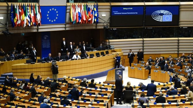 Šmírování v našich soukromých zprávách nebude. Europoslanci smetli ze stolu Chat Control 1.0