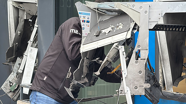 Ukradené peníze jsou nepoužitelné. Mluvčí banky vysvětluje zabezpečení bankomatů