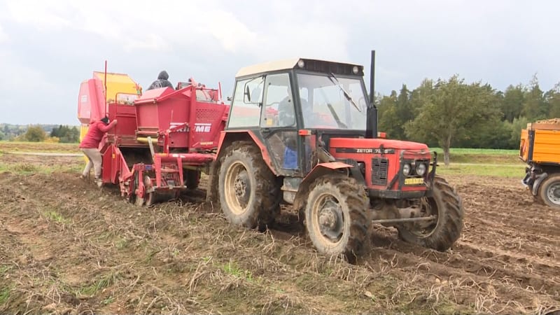 Změny u paliv dopadnou na výhody zemědělců. Resort jim slibuje zlepšení, ekonom je skeptický