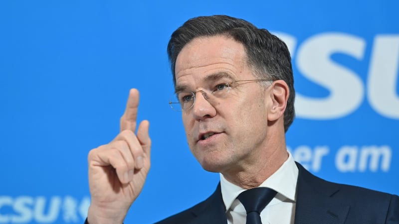 Rutte v Česku? Má nás za potížisty, varuje opozice. Jezdí všude, chlácholí vládní tábor