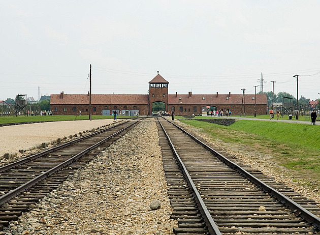 Soud poslal německého policistu za trest do Osvětimi