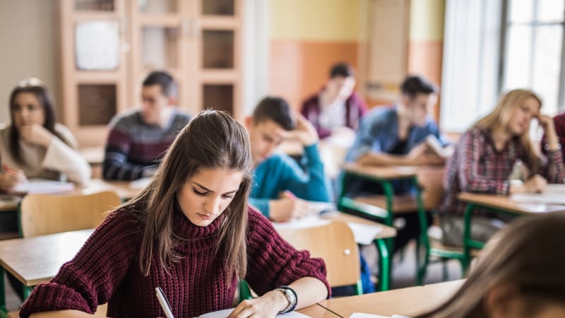 Bylo by ti lépe, kdybys nežil? Rodiče pobuřují testy, které ve škole dostávají jejich děti