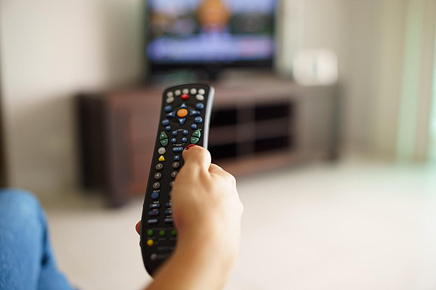 Jak sledovat televizi z Česka na dovolené? Překážkou jsou licence i místo pobytu