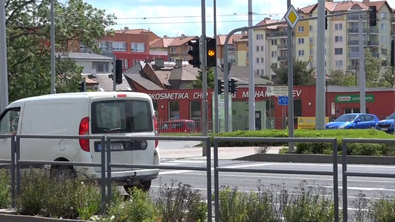 Křižovatka hrůzy v Olomouci: Nehody a tisíce přestupků. Město chce speciální pokutovací systém
