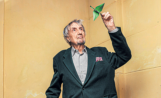 Závistivci, nabídky k sňatku a ústecká helma. Jak vzpomínal devadesátník Páral