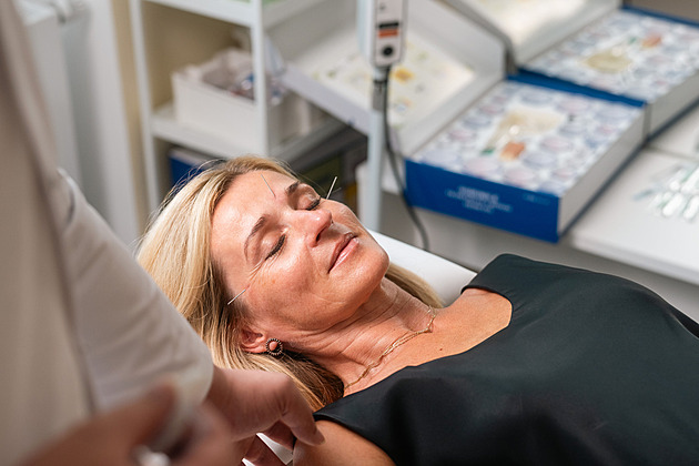 Akupunktura má vědecký základ. Zjistěte, kde čínská medicína opravdu funguje