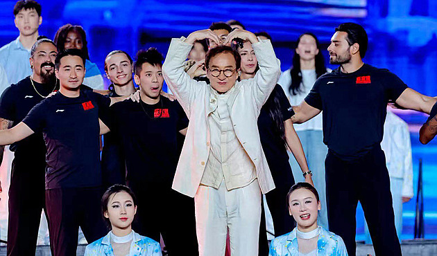 Husí kůže české hvězdy kung-fu: čínsky si zazpívala s idolem Jackiem Chanem