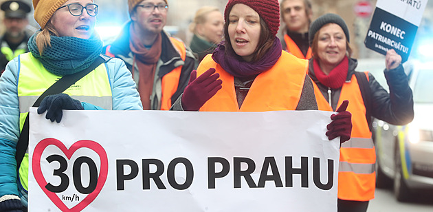 Rychlostní limit ve městech? Pirátka Lněničková se opřela o zavádějící data