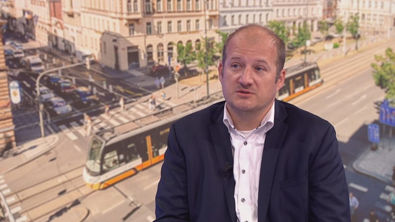 Nejbezpečnější křižovatky jsou „turbo“ kruhové objezdy, říká expert. Popsal jejich slabinu