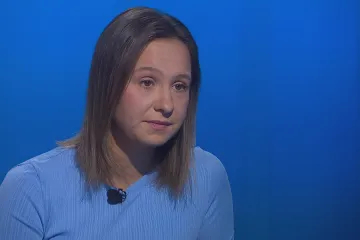 Lidé slyší dron, schovají se a pokračují dál, popsala život v Kramatorsku Stomatová