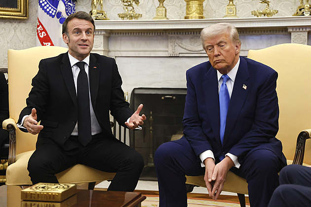 Uzavřete hranice, než bude pozdě, radí Trump Francouzům. Vance varuje Američany
