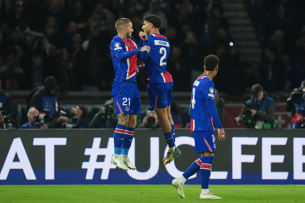 Pařížané přestříleli Barcelonu, Kovář k triumfu PSV přispěl čistým kontem