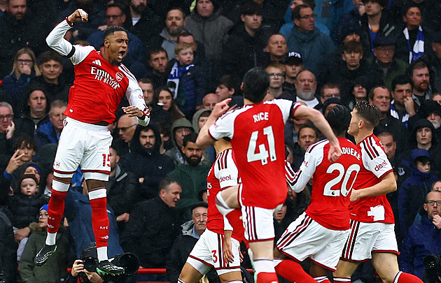ONLINE: City poprvé prohrálo a toho využil Arsenal, hraje se derby Chelsea-Tottenham
